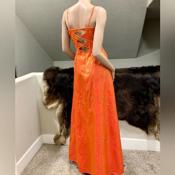 Vintage Style Delicate Hand Beaded Floral Pattern Sleeveless Gown - Picture 10 of 16